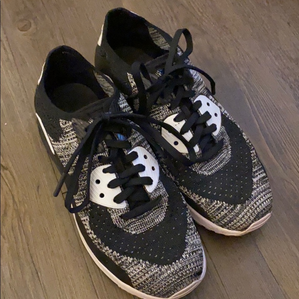 Nike sneakers Black and White Air Max 7.5